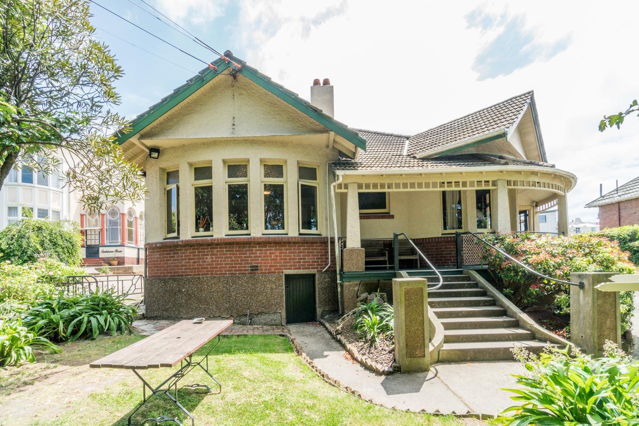 Manor House Backpackers Hostel Dunedin Bagian luar foto